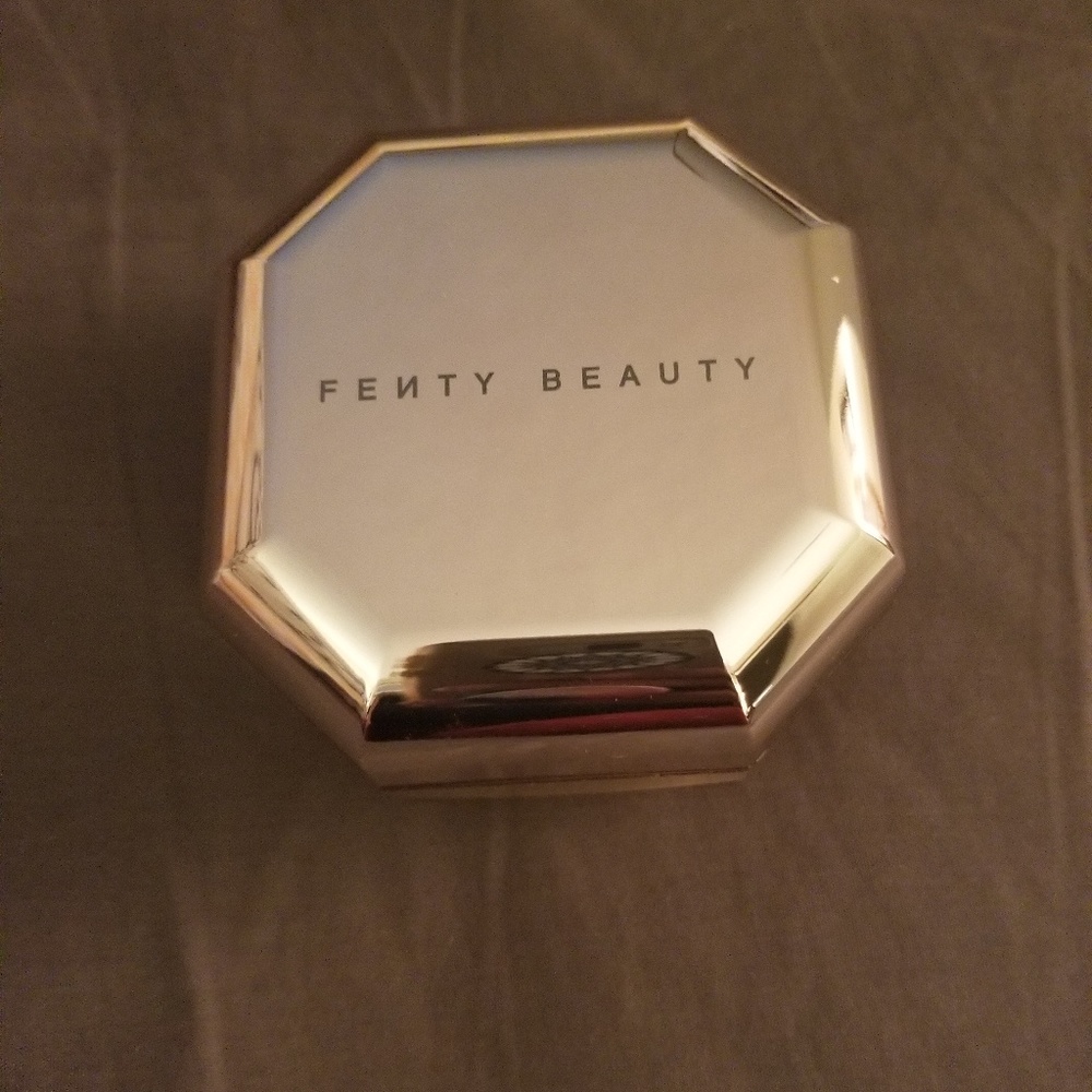Fenty setting powder